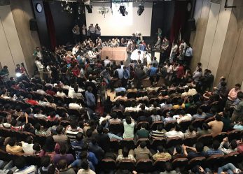 میرسلیم در دانشگاه شریف: دولت یازدهم افتخار می‌کند که ایران را به بازار مصرف اروپا تبدیل کرده است/دولت جای کاسبان نیست