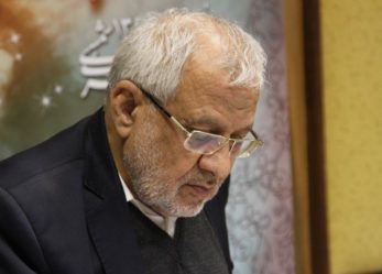 بادامچیان: اشرافی‌گری و امتیاز‌طلبی مسئولان نوعی حرکت ضد انقلابی است/ مردم چندان به اصلاح‌طلب و اصولگرا و اعتدالی توجهی ندارند/ مشکلات کشور ناشی از انقلابی‌نمایی، اصولگرانمایی و غربزدگی است