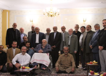 اعضای شورای مرکزی حزب موتلفه اسلامی از حاج «جواد رفیق دوست»، پیشکسوت حزب موتلفه و مبارز دوران ستمشاهی تجلیل کردند