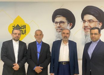 در حاشیه مراسم گرامیداشت اولین سالگرد شهادت اسطوره مقاومت، سید حسن نصرالله، هیئتی از حزب موتلفه اسلامی ایران با “علی شیخ دعموش” معاون دبیرکل حزب الله لبنان دیدار و گفت‌وگو کرد