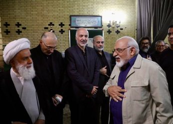  حضور حسین انواری نایب رئیس شورای مرکزی حزب مؤتلفه اسلامی در مراسم ختم همسر آیت الله العظمی سیستانی