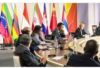 آینده از آن همکاری‌های شرقی و نهادهای مستعدی مانند #بریکس است