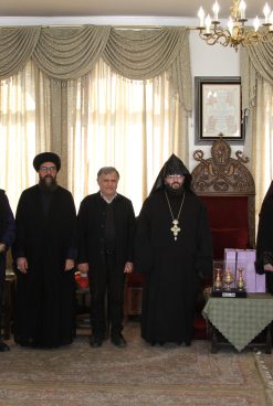 دیدار دبیرکل حزب مؤتلفه اسلامی با اسقف کلیسای سرکیس مقدسیان همزمان با میلاد حضرت مسیح(ع)