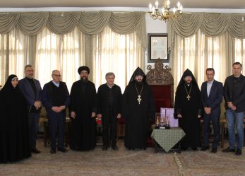 دیدار دبیرکل حزب مؤتلفه اسلامی با اسقف کلیسای سرکیس مقدسیان همزمان با میلاد حضرت مسیح(ع)