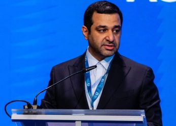 قدم به قدم، پشت سر رهبری